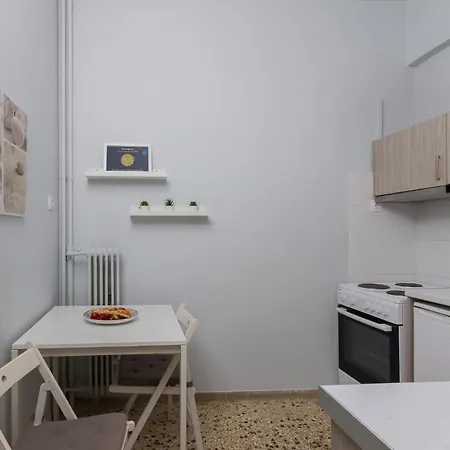 Kerameikos Metro For 4 Apartment *